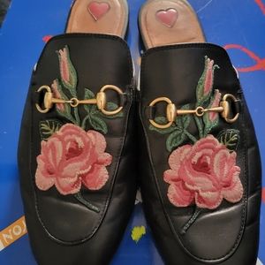 Gucci black leather with flowers mules